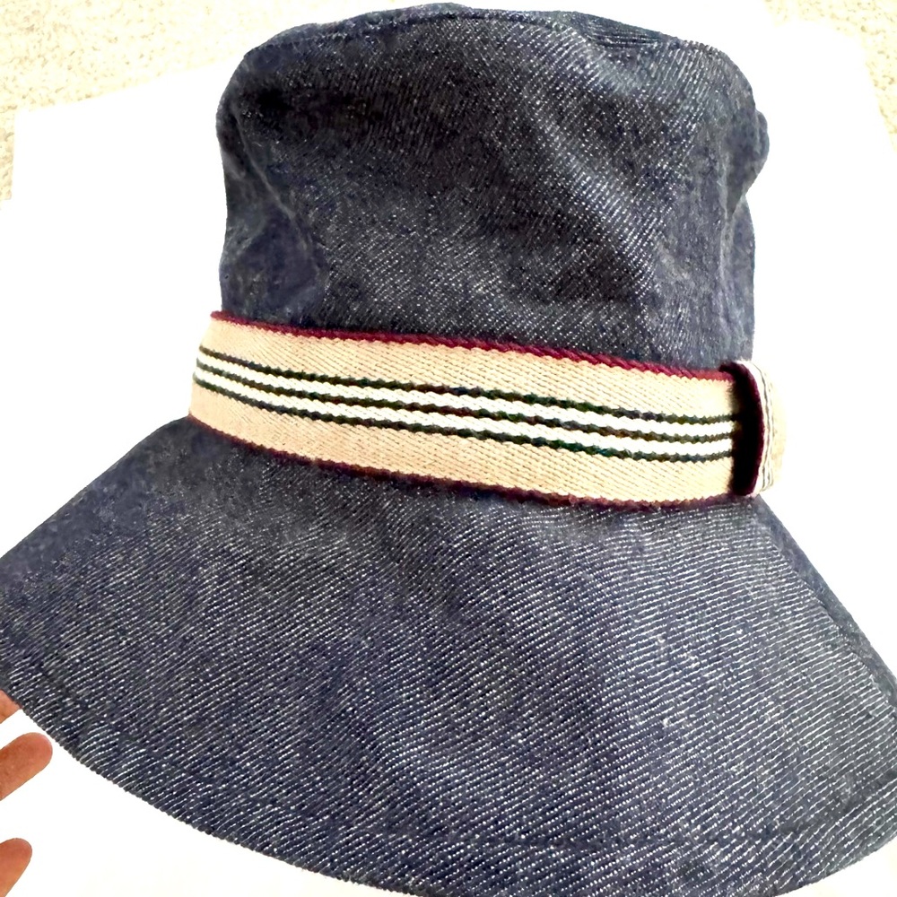 💯Authentic Burberry denim bucket hat small